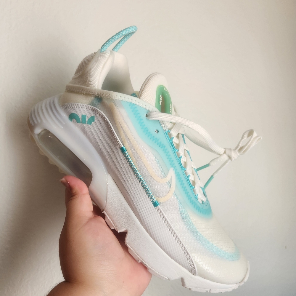 NIKE WOMENS AIR MAX 2090